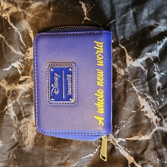 ALADDIN 30 TH ANNIVERSARY WALLET - Picture 2 of 3